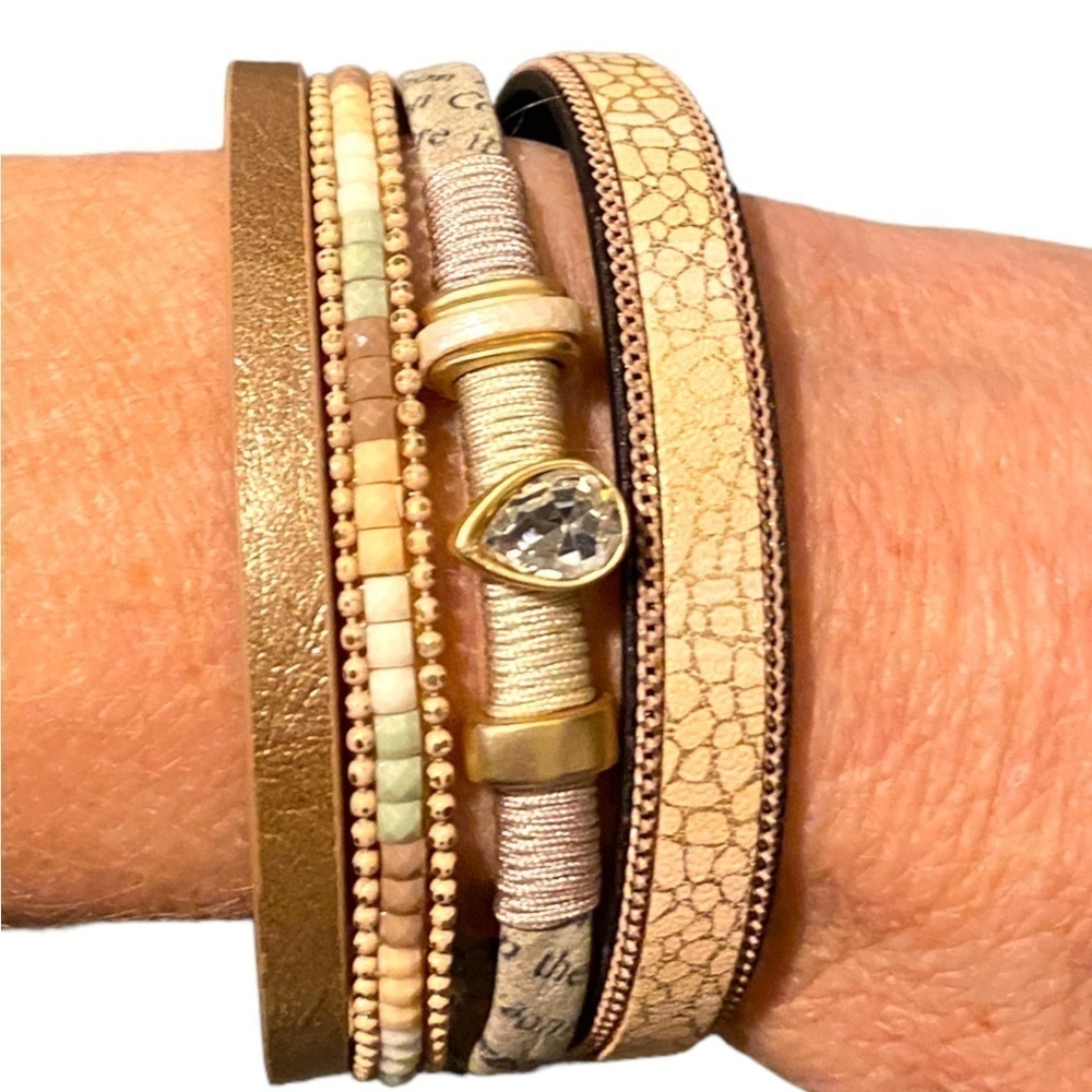 BRACELET With Magnetic Closure With Various Beads and Findings - Picture 2 of 6